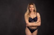 Boudoir Photoshoot Experience - Includes Makeover and Print