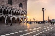 Tour al Tramonto in Gondola