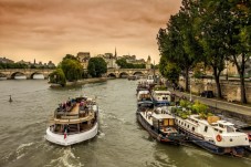 Sunset cruise on the Seine
